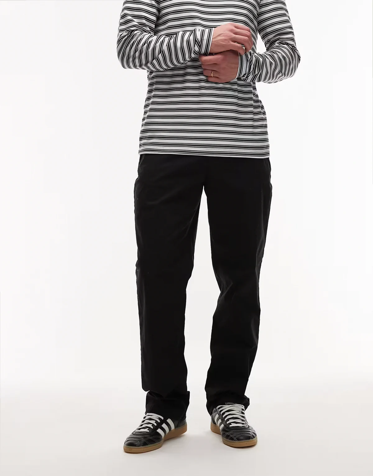 – Czarne spodnie basic z diagonalu