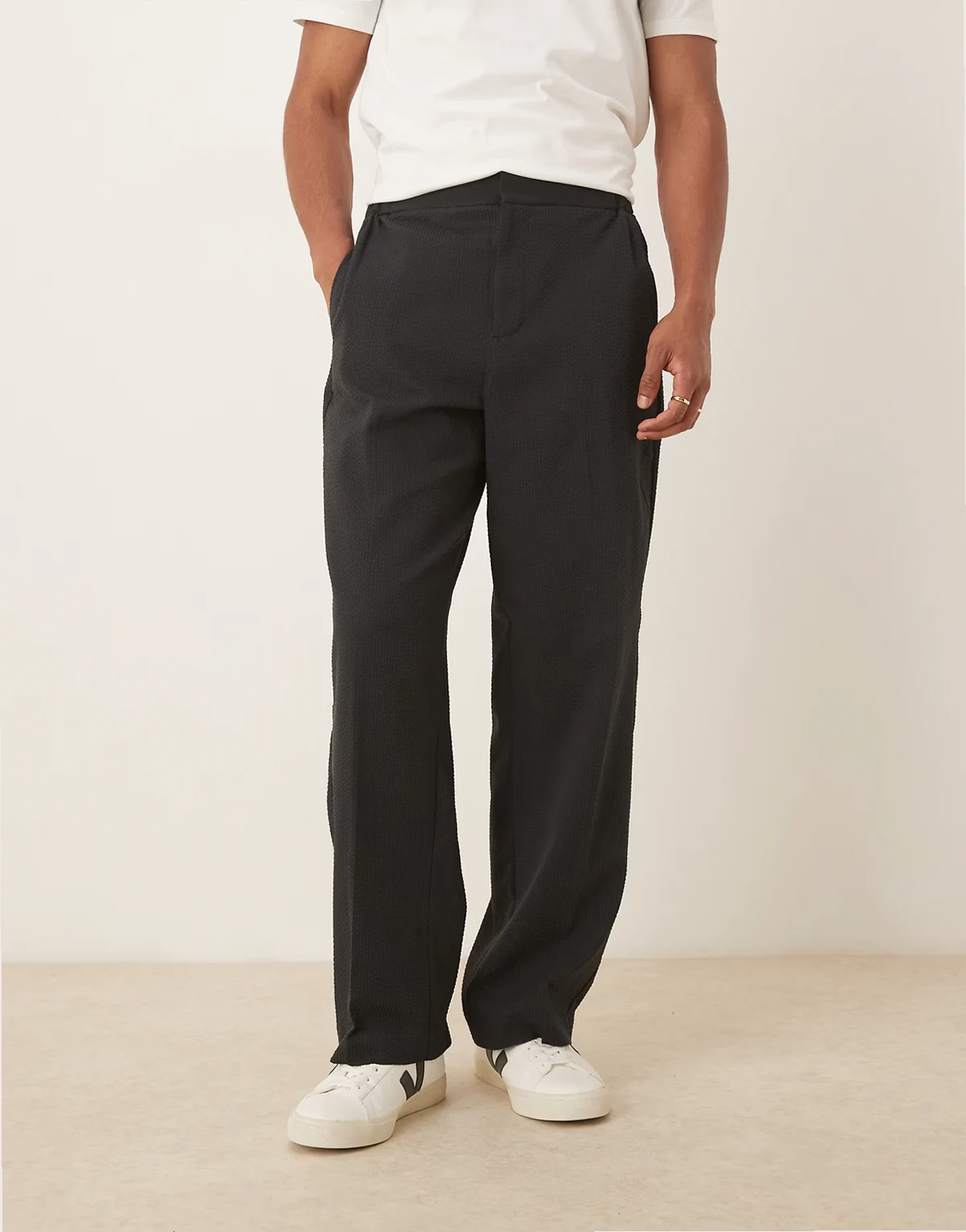 – Elegante Hose aus Seersucker in Schwarz mit weitem Bein und elastischem Bund, Kombiteil
