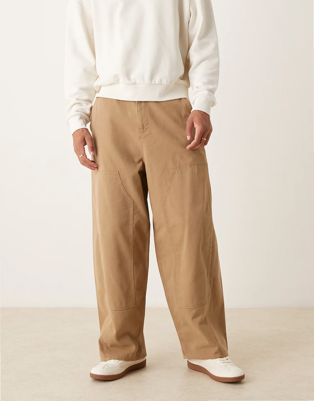 – Weite Oversize-Hose in Hellbraun mit Carpenter-Details
