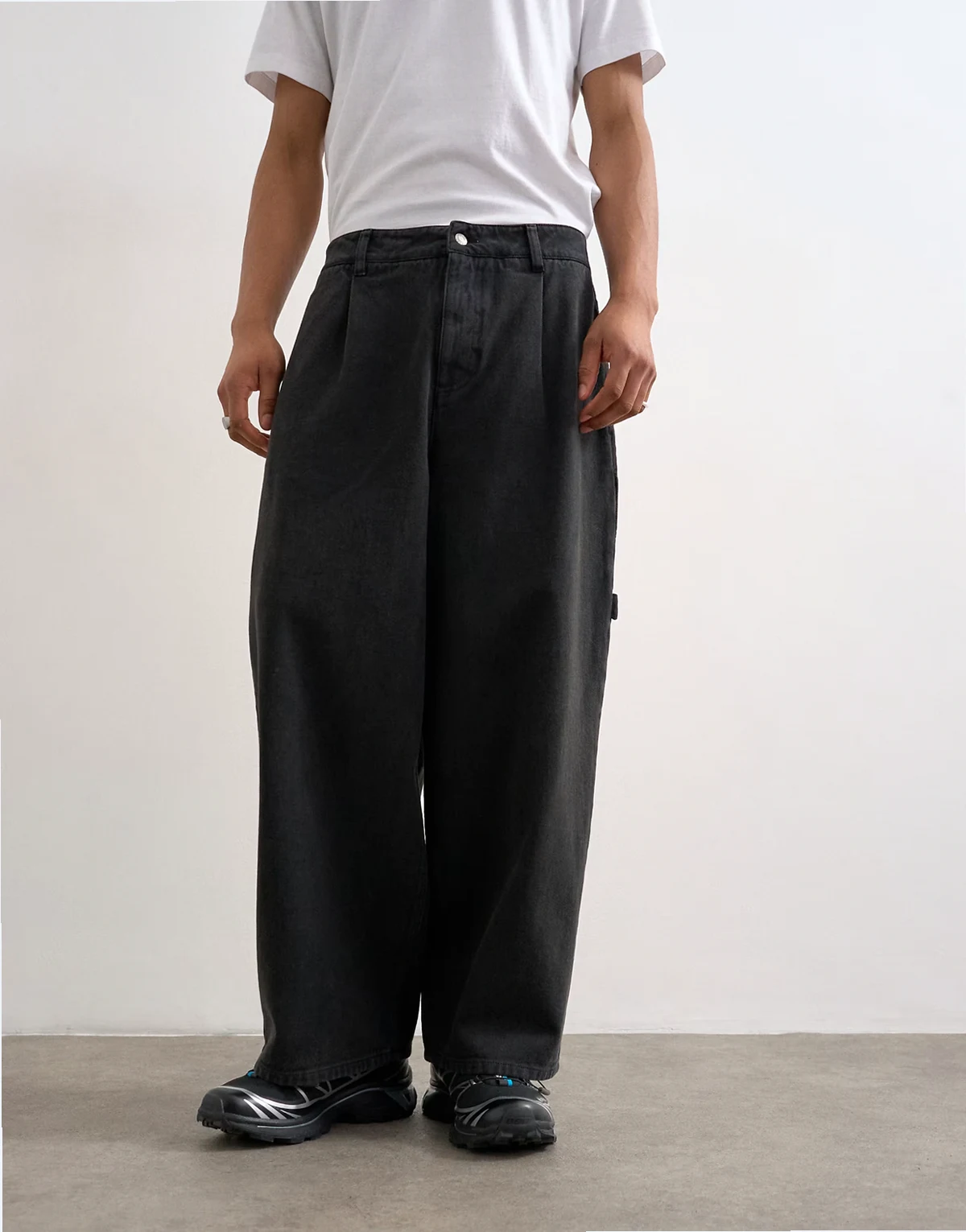 – Carpenter-Hose aus Twill in Schwarz mit abgerundetem Beinschnitt