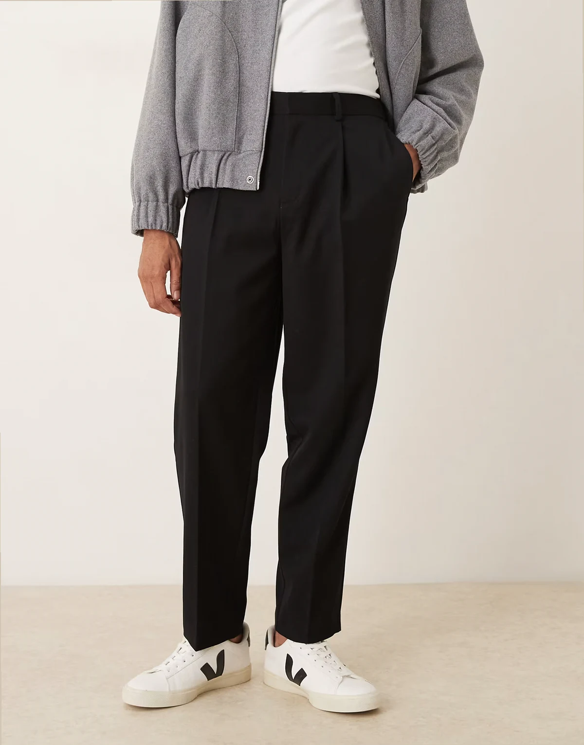 – Elegante Relaxed-Fit-Hose in Schwarz mit elastischem Bund und schmal zulaufendem Bein