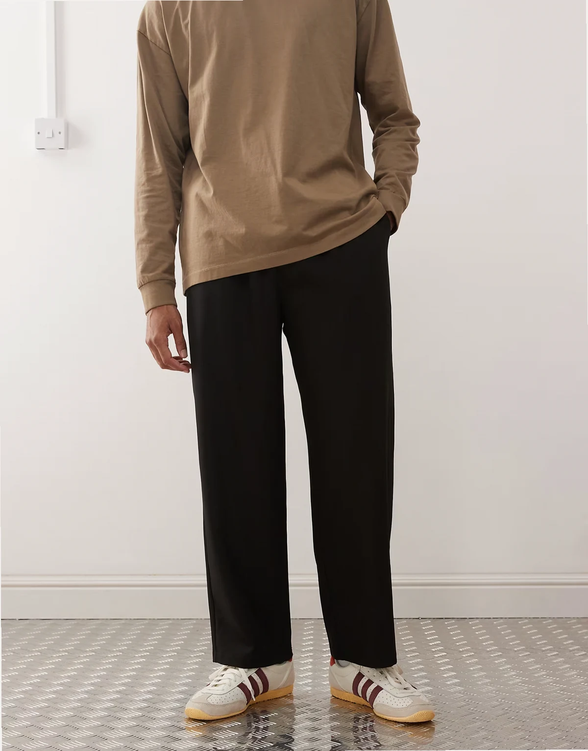 – Relaxed Fit Schlupfhose in Schwarz