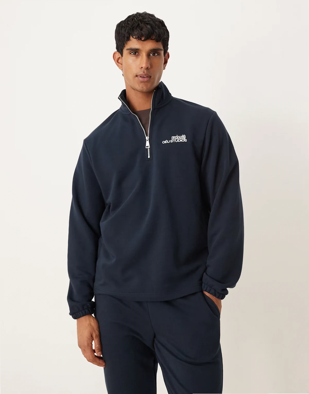– Standard-Fit-Pullover in Marineblau mit kurzem Reißverschluss, Kombiteil