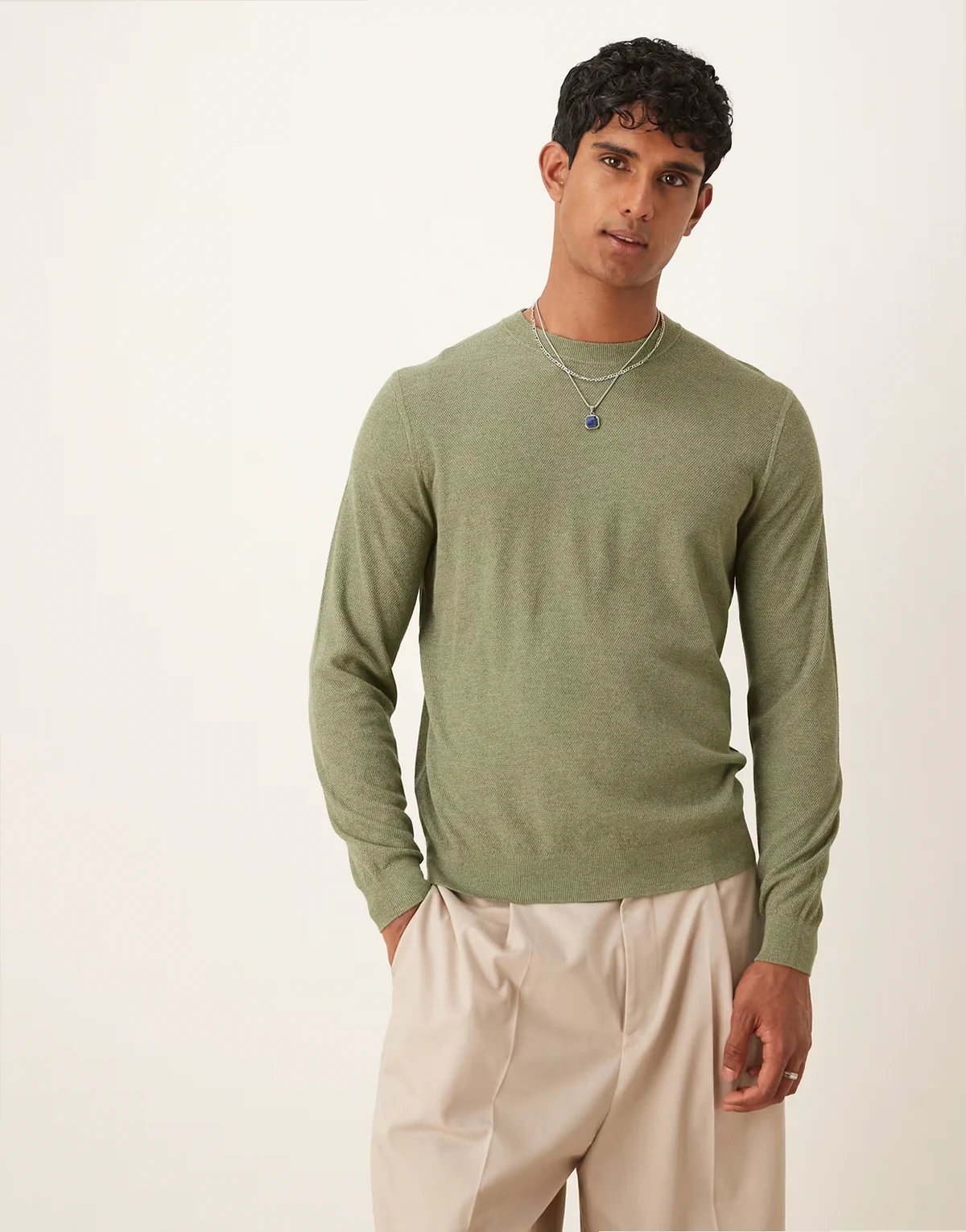 – Zielony sweter z delikatnej dzianiny