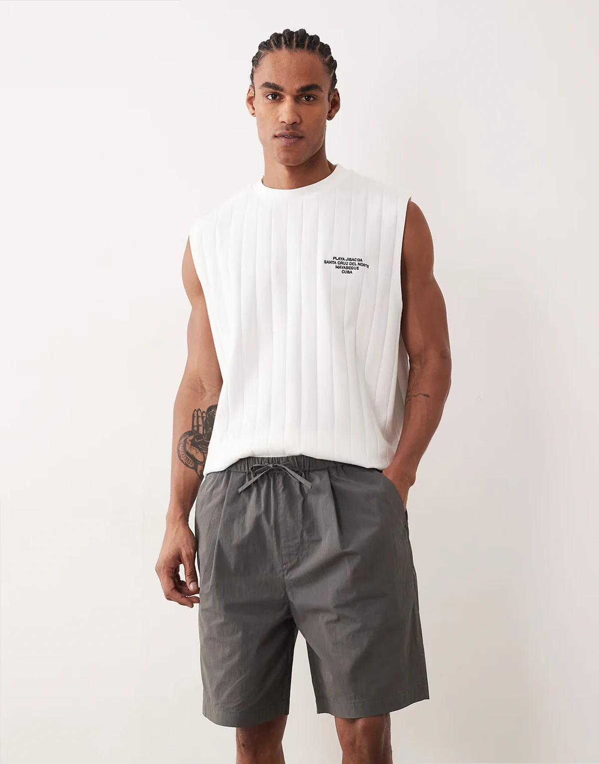 – Mittellange Nylon-Jorts in Anthrazit, Kombiteil