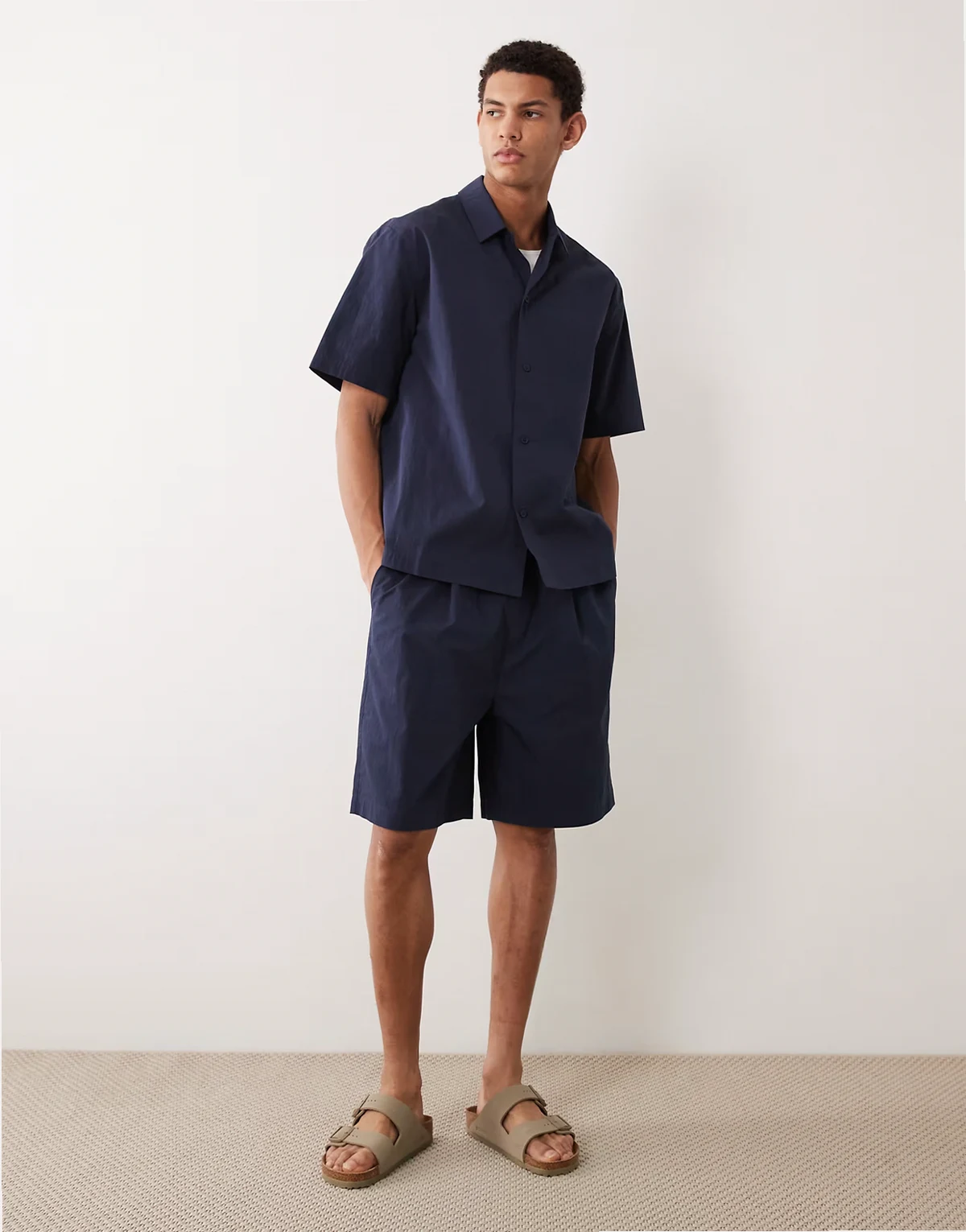 – Mittellange Nylon-Jorts in Marineblau, Kombiteil