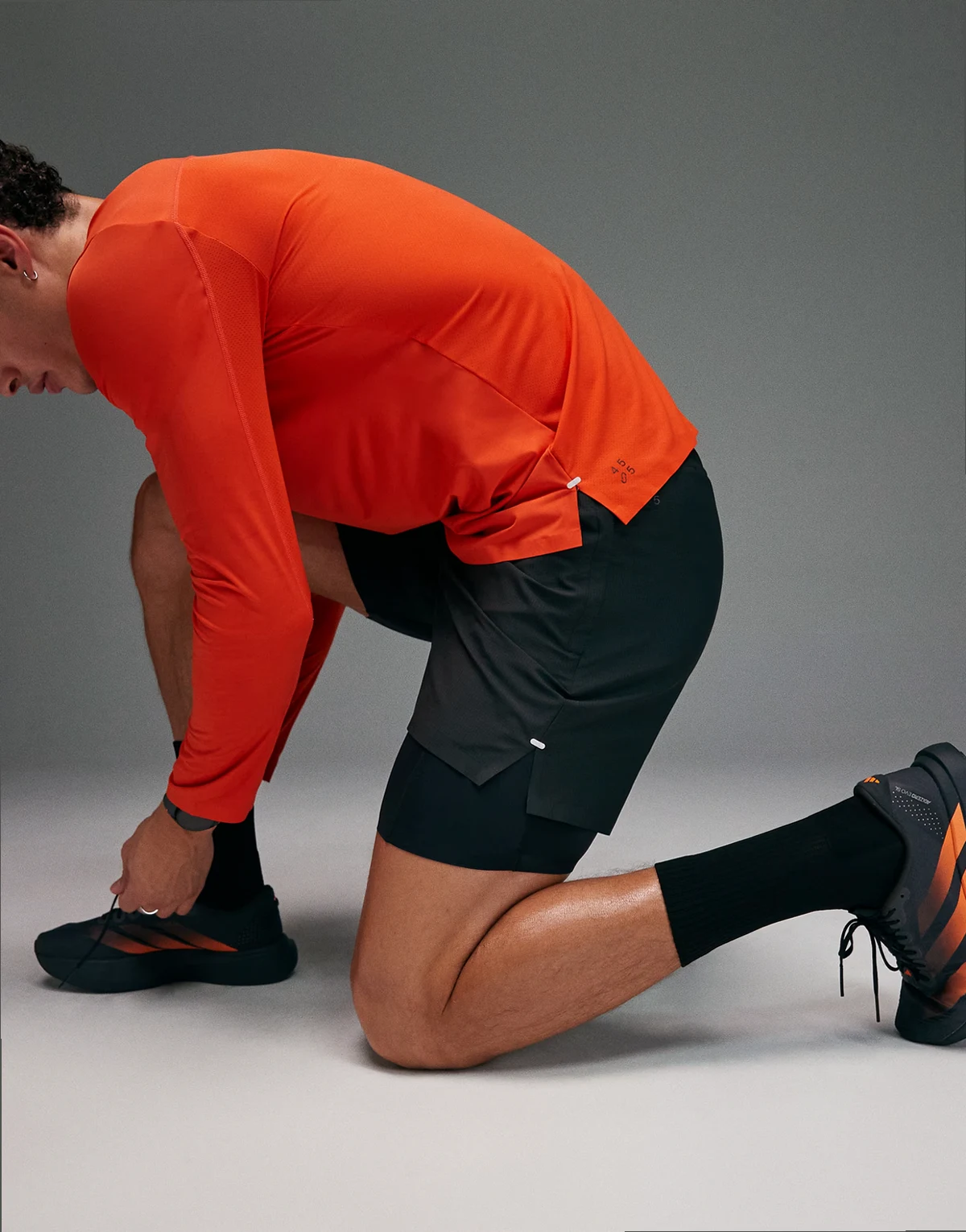 Premium woven reflective 2-in-1 running shorts with zip pockets and bonded hem in void black