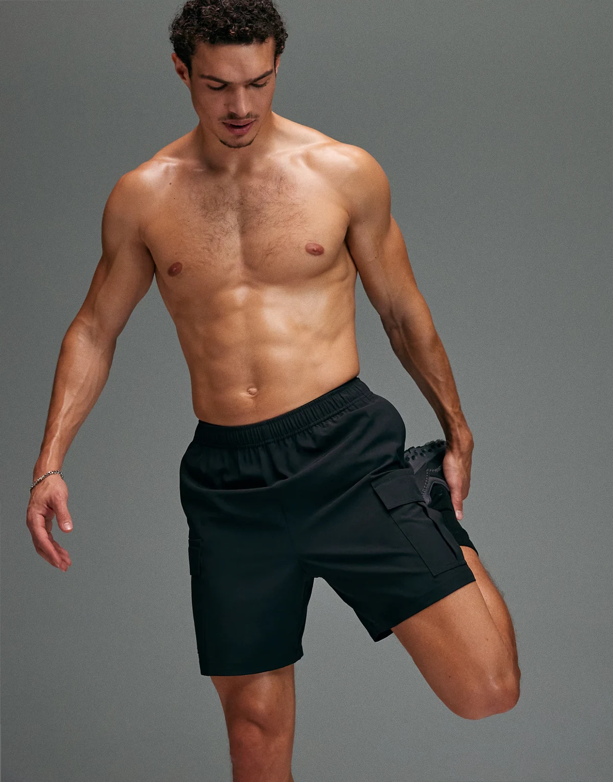 Icon 7 inch quick dry training cargo shorts with zip pockets in black