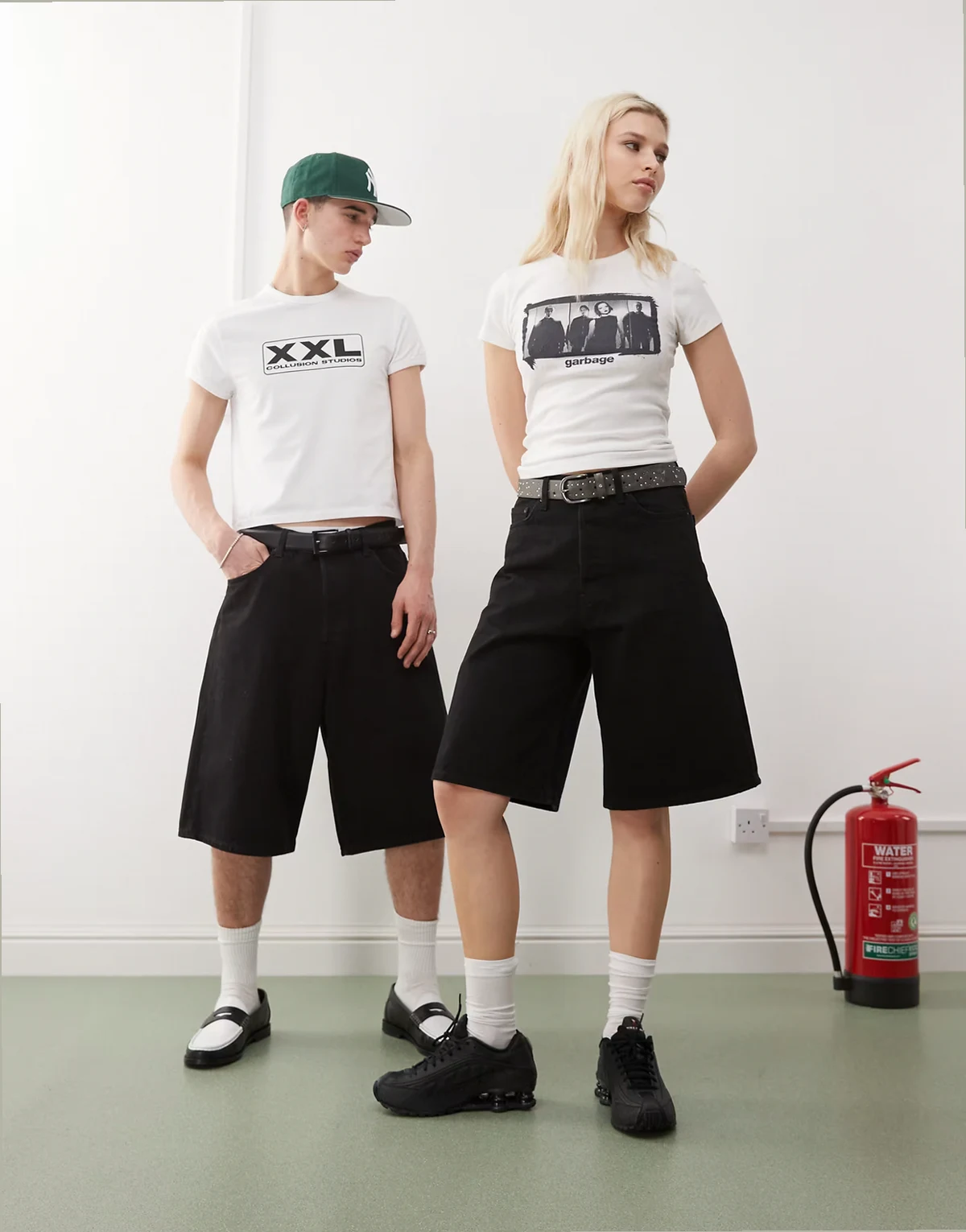 – Astro – Weite Unisex-Jeans-Shorts in Schwarz