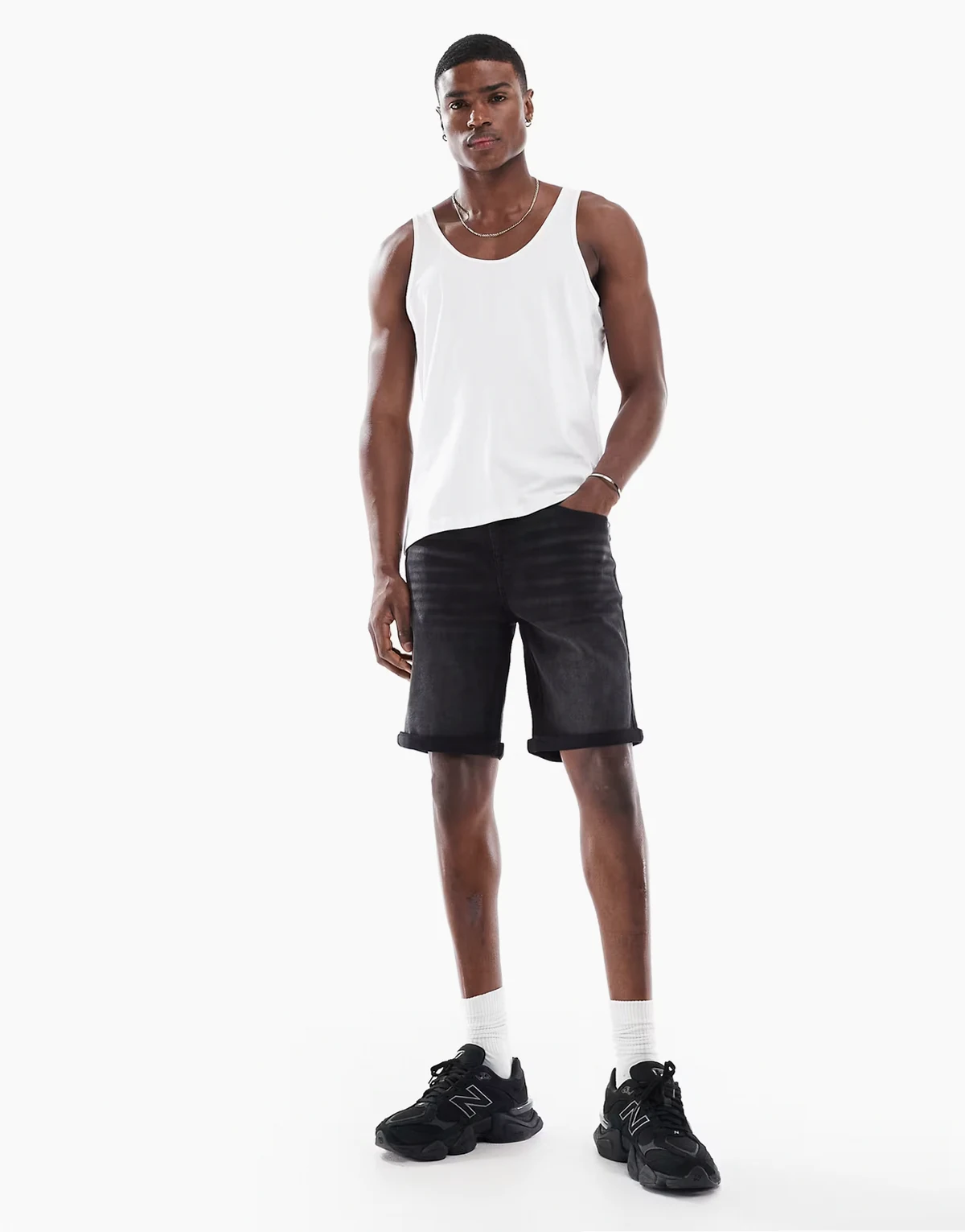 – Elastische Slim Fit Jeans-Shorts in gewaschenem Schwarz in normaler Länge