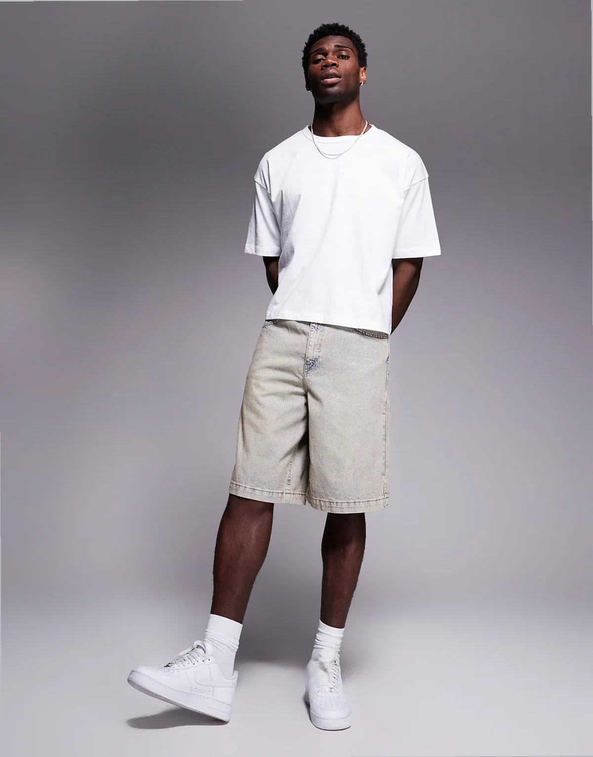 – Lange Jeans-Jorts in Bleach-Waschung