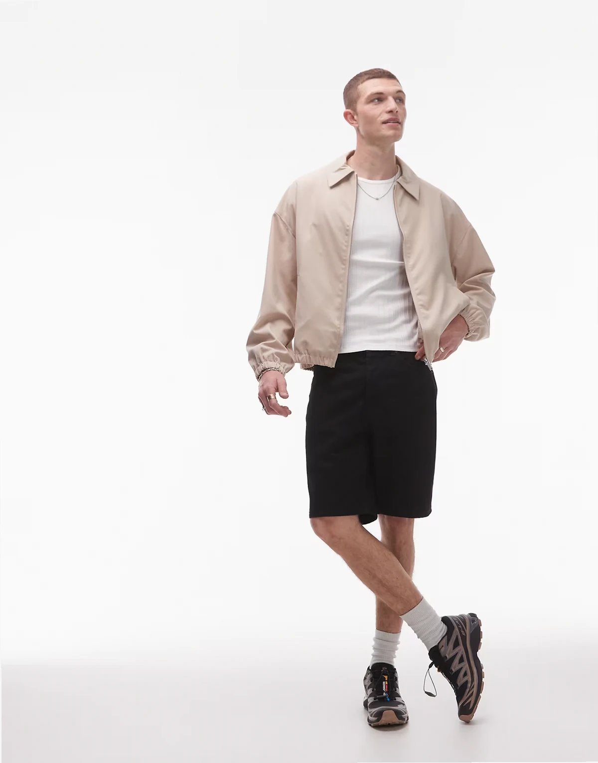 – Gerade geschnittene Jeans-Shorts in Schwarz