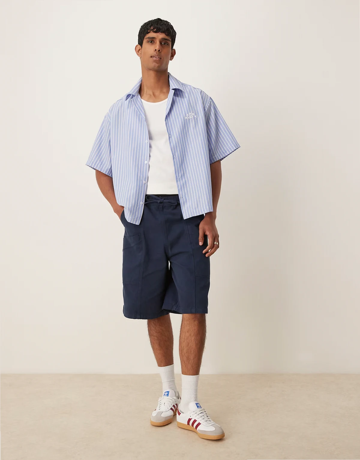 – Lange Cargo-Shorts in Marineblau mit elastischem Bund