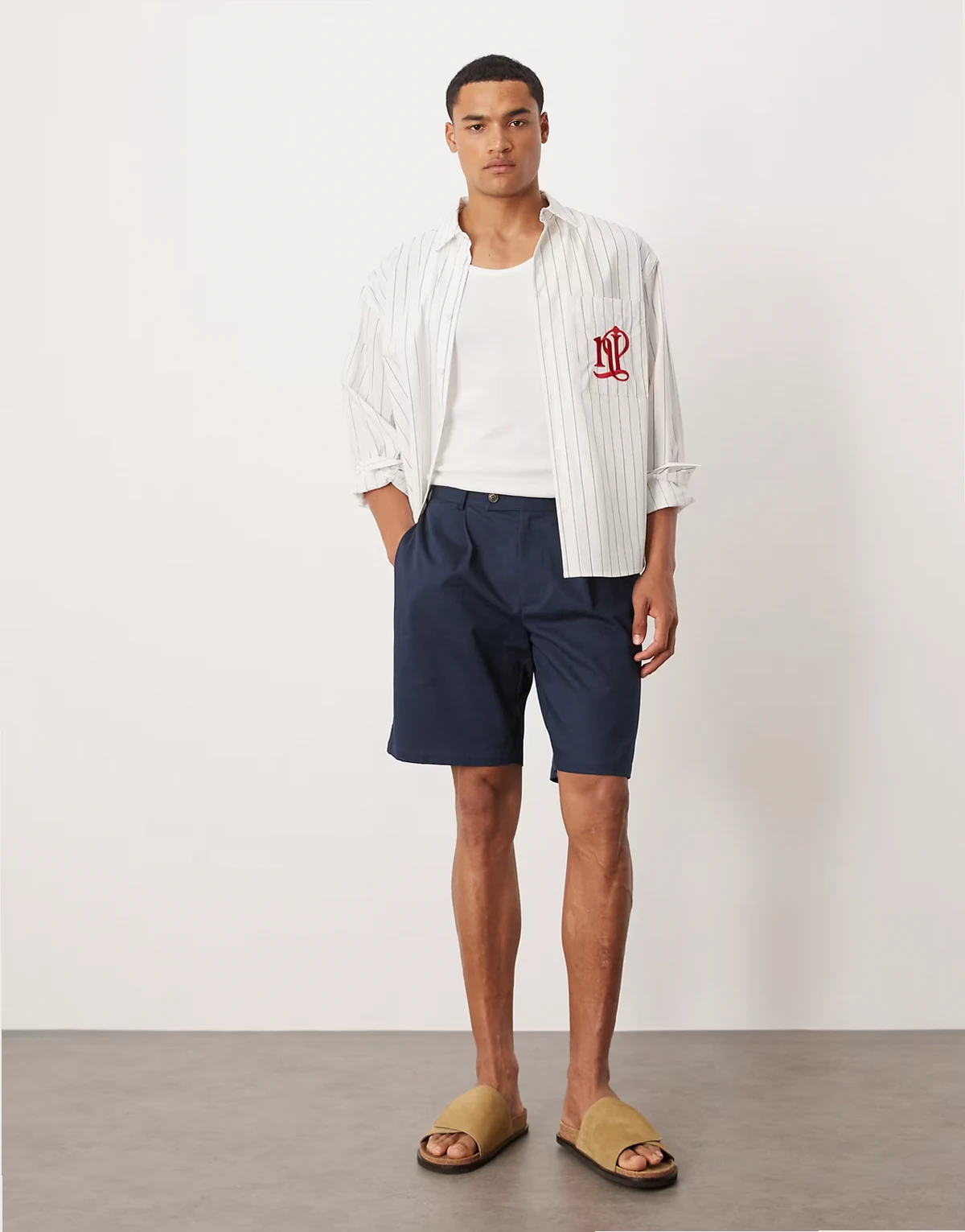 – Gerade geschnittene Chino-Shorts in Marineblau mit Leinen-Optik
