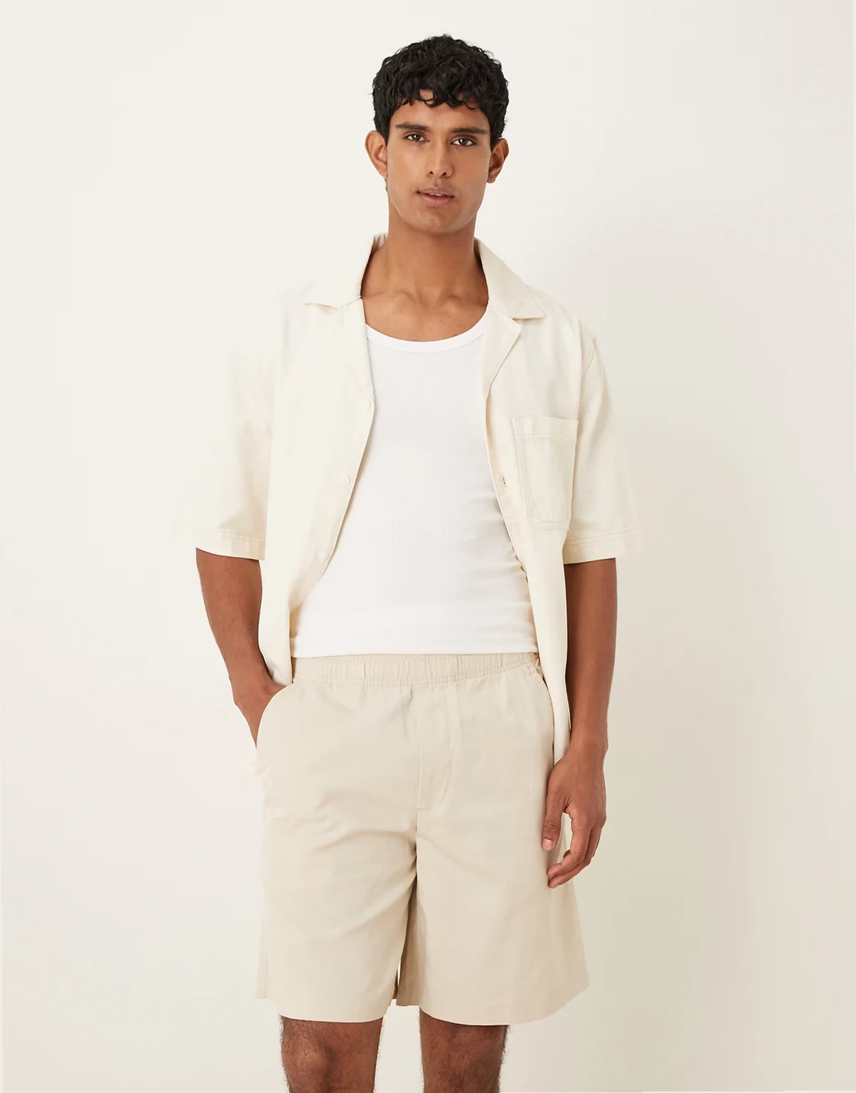 – Loose-Fit-Shorts in Beige mit elastischem Bund