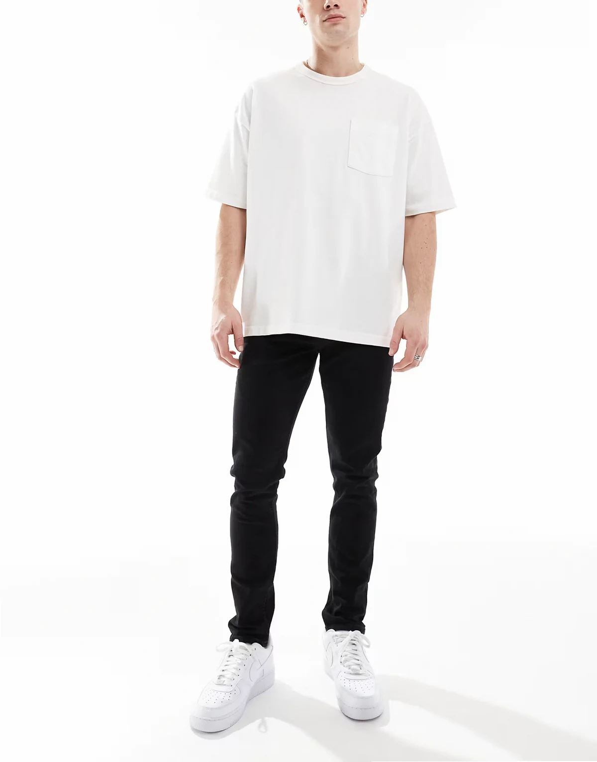– Skinny-Jeans in verwaschenem Schwarz
