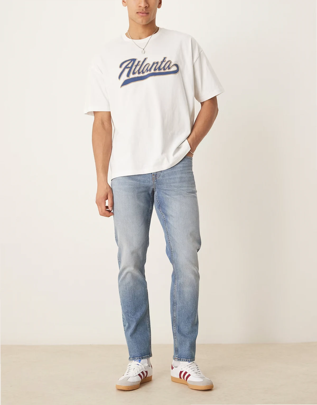 – Schmal geschnittene Jeans in mittelblauer Vintage-Waschung