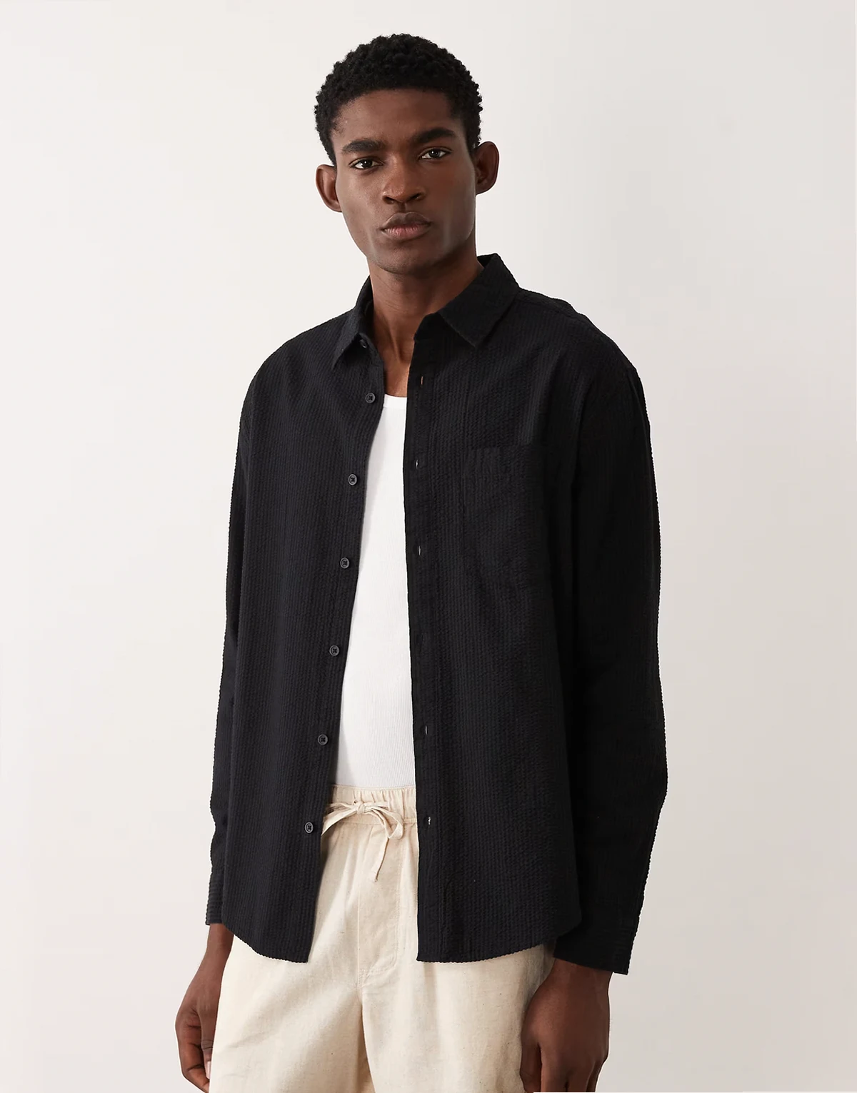 – Relaxed Fit Seersucker-Hemd in Schwarz