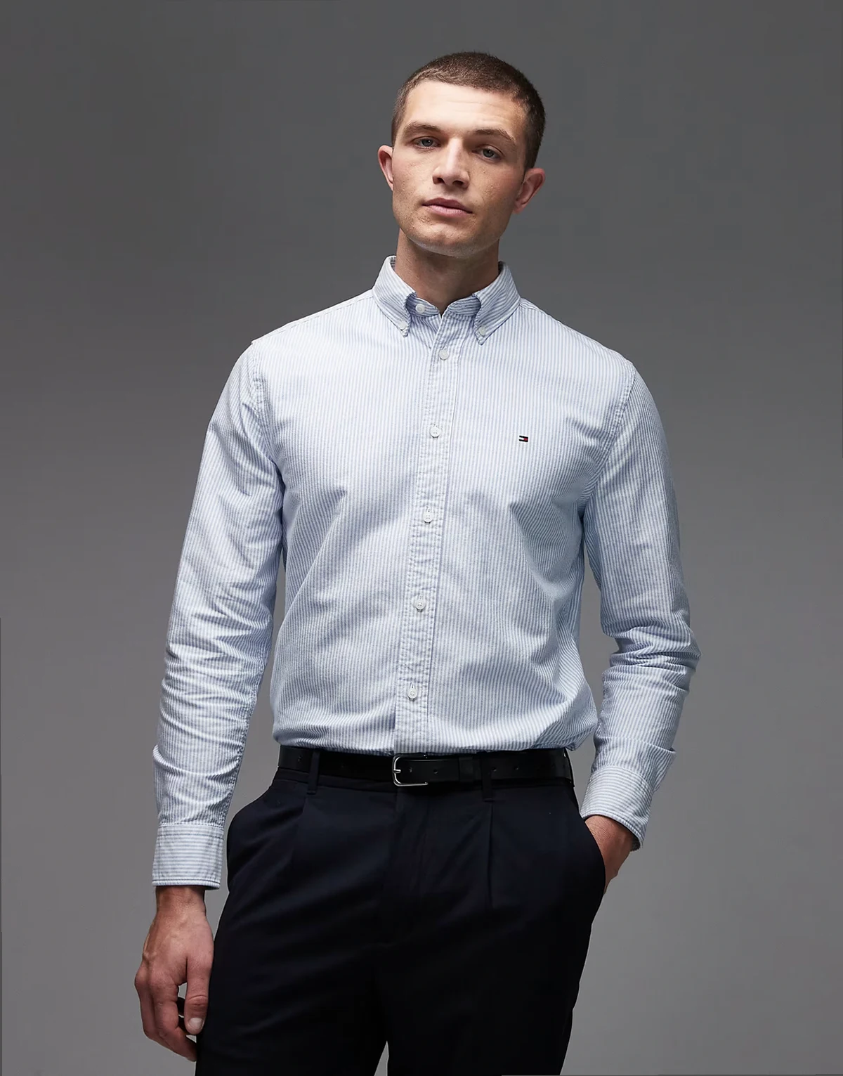 – Niebieska koszula oxford