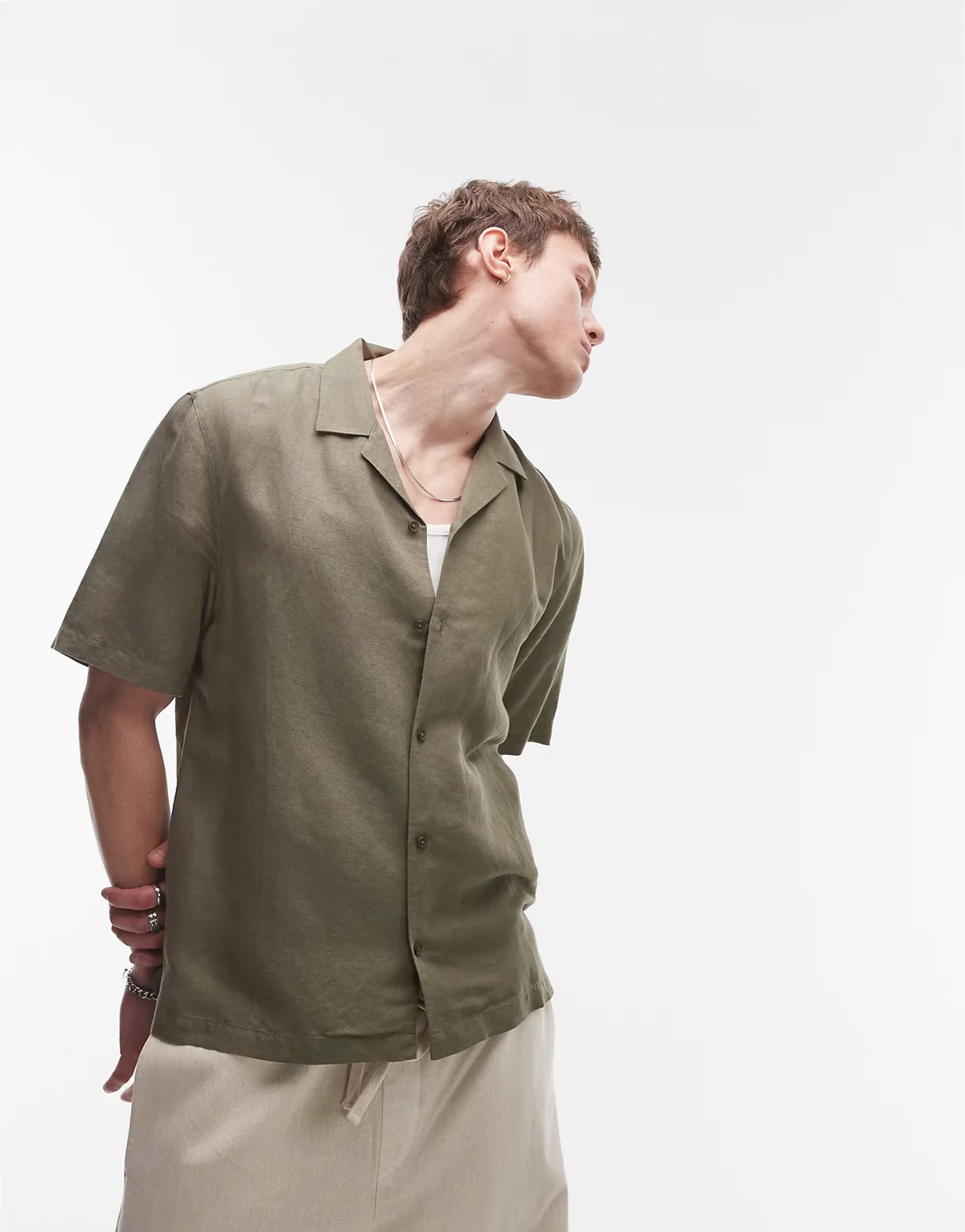 – Kurzärmliges Regular-Fit-Hemd aus Leinenmix in Khaki