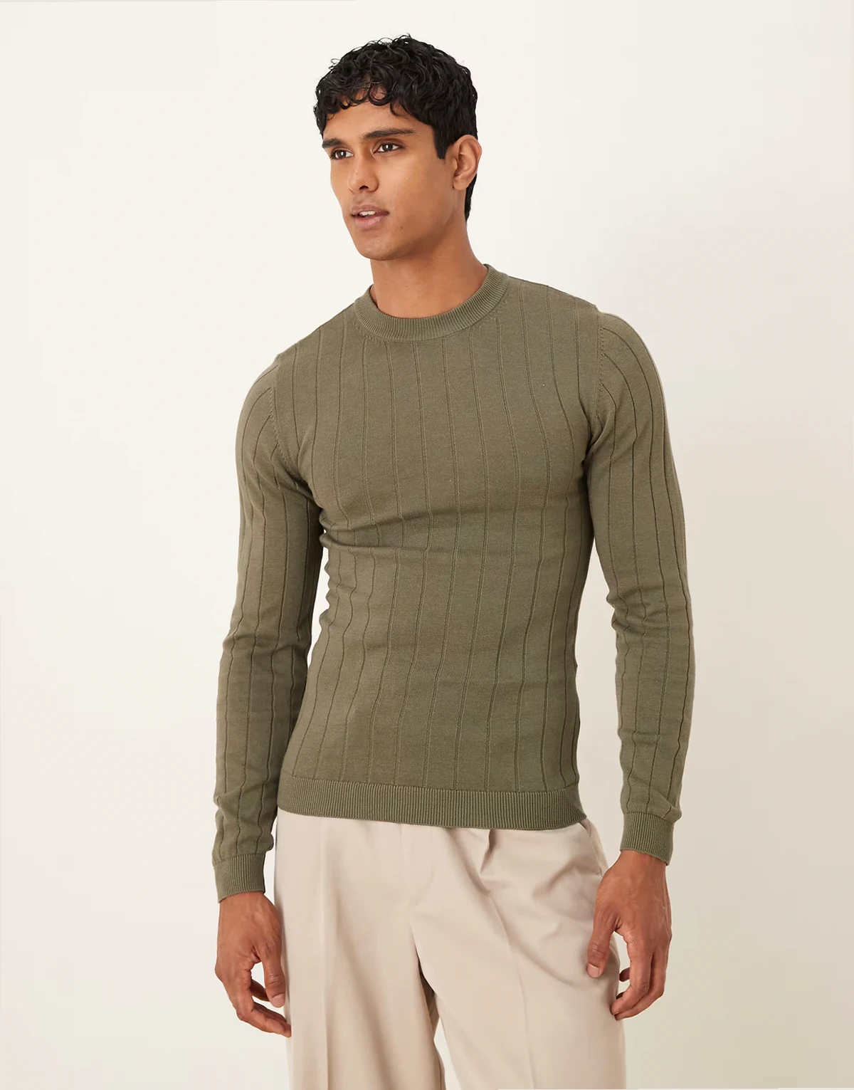 – Langärmliges Muskel-T-Shirt aus Rippstrick in Khaki