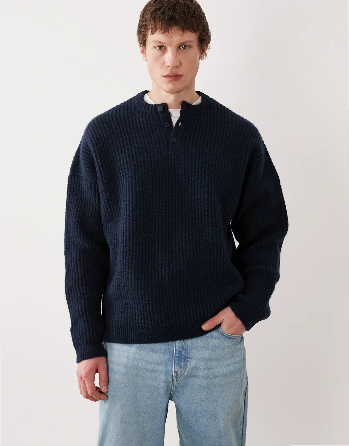 – Henley-Oberteil aus Strick in Marineblau mit extremer Oversize-Passform