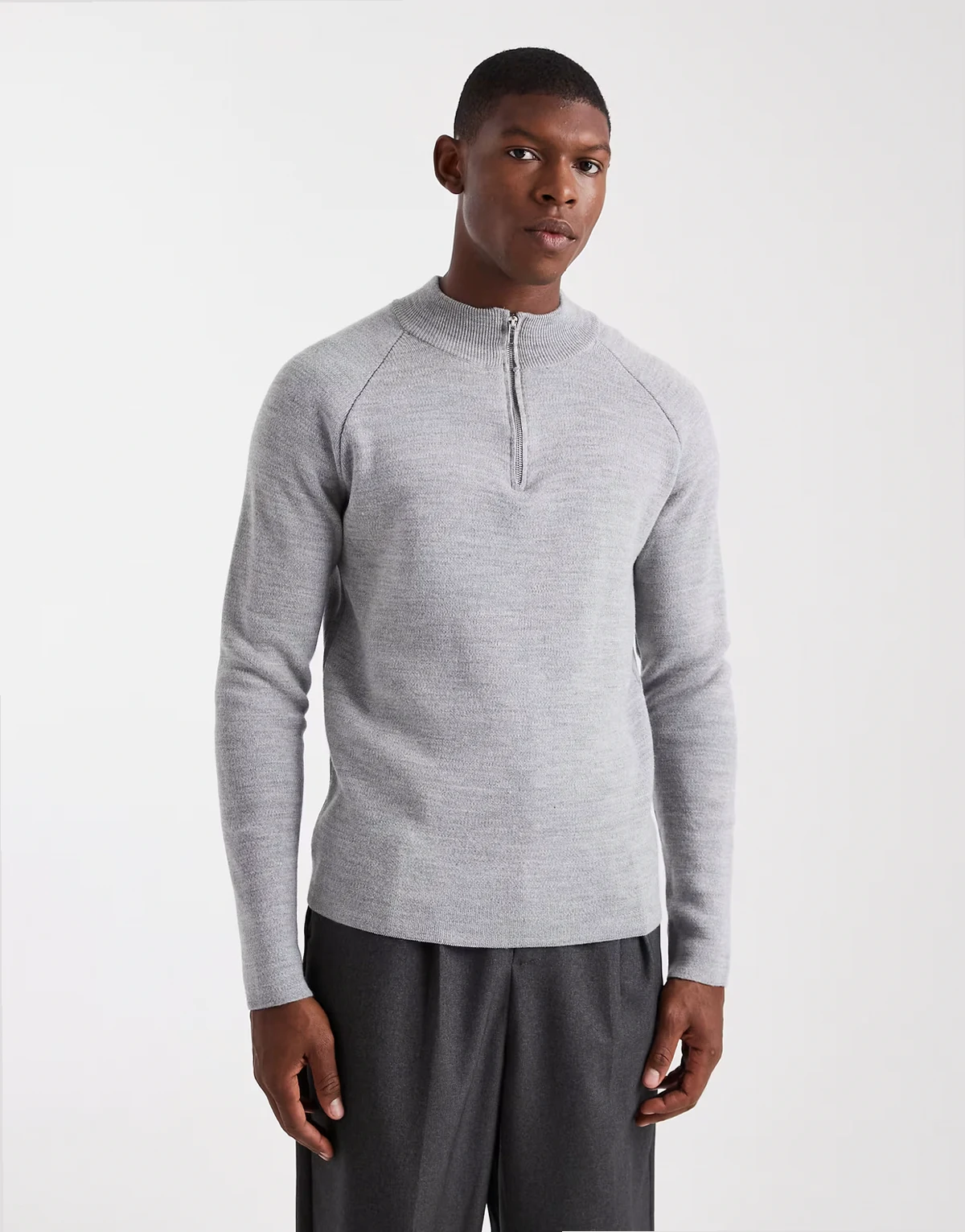 – Strickpullover in Grau mit kurzem Reißverschluss