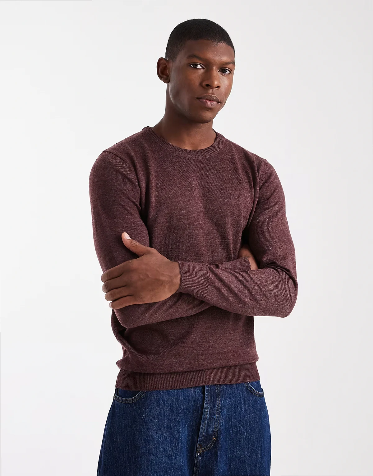 crew neck knit sweater in burgundy