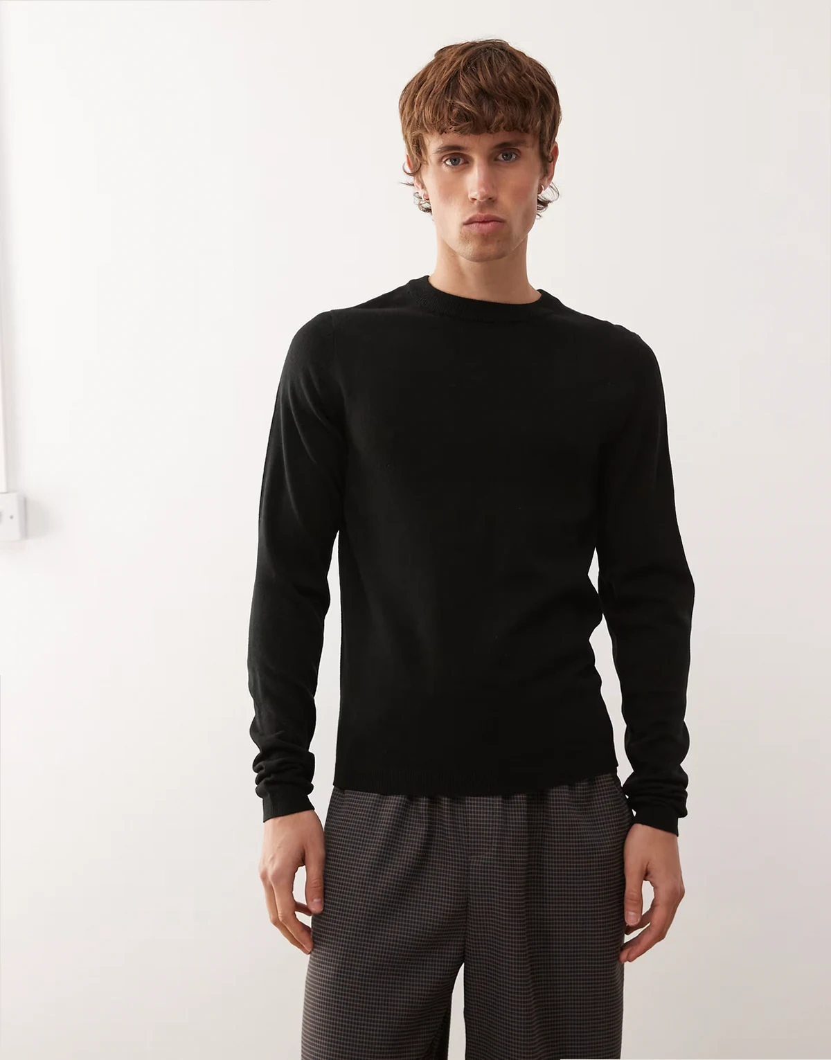 slim knit sweater in black