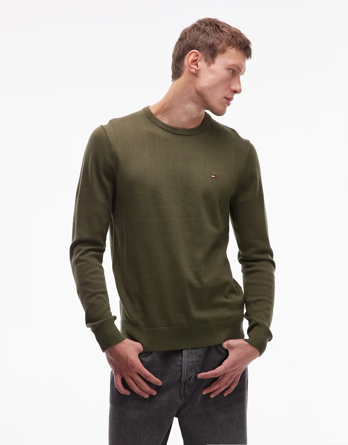 – Bawełniany sweter w militarnym odcieniu zieleni