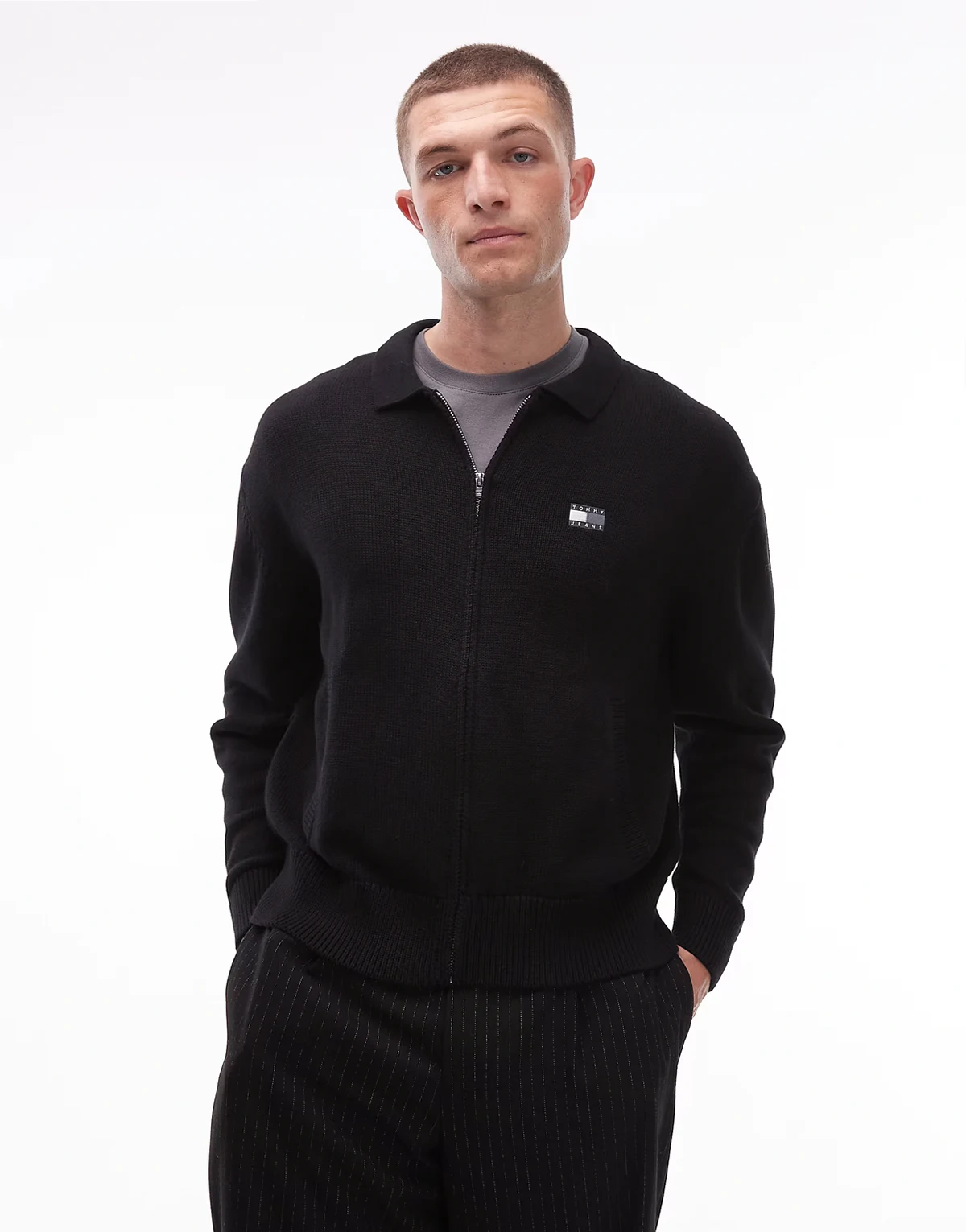 – Strickjacke in Schwarz mit Reißverschluss