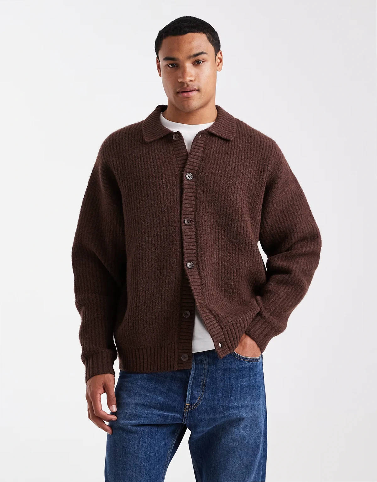 – Strickjacke in Burgunderrot