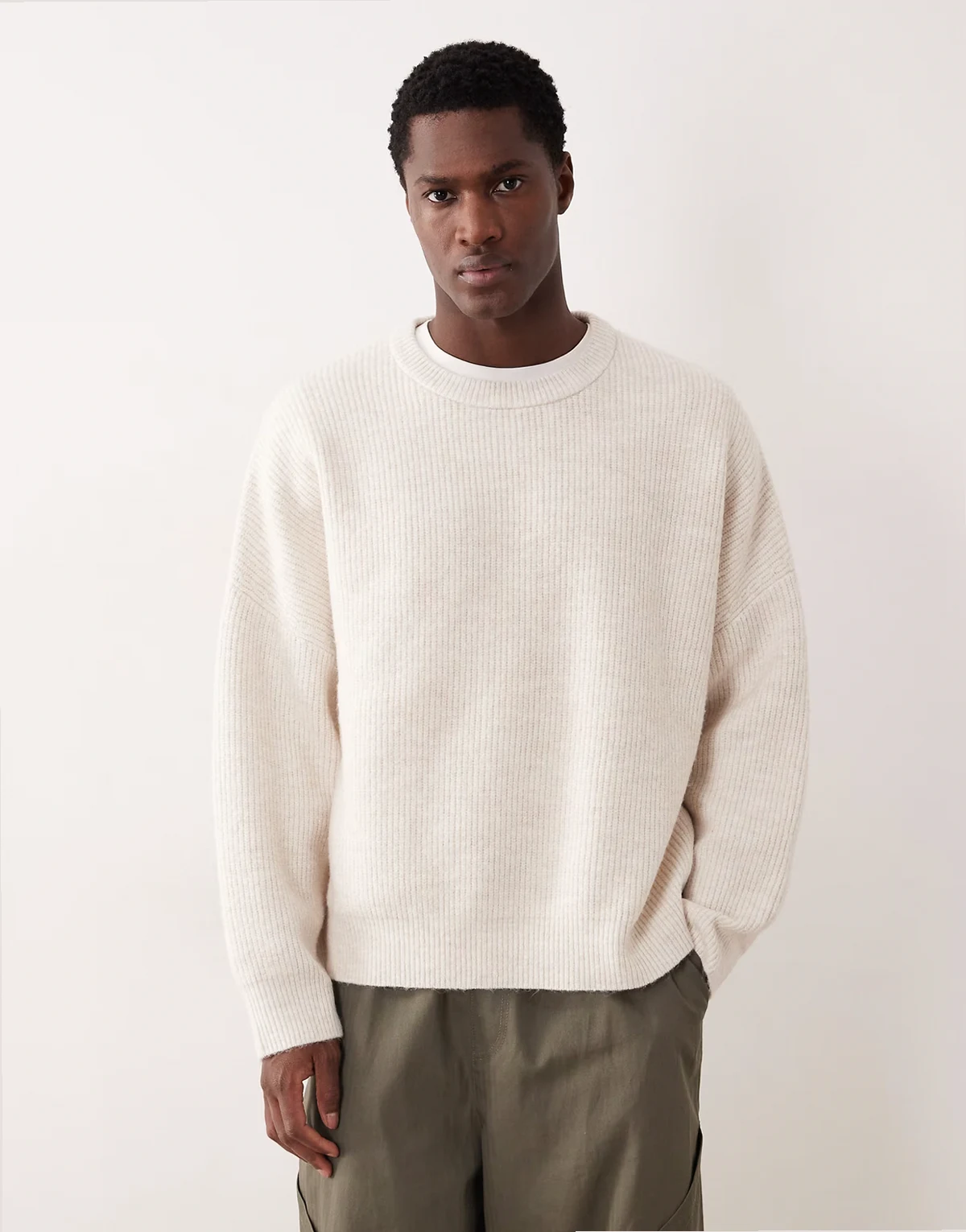 – Super-Oversize-Strickpullover in Hellbeige mit Patentmuster und Rundhalsausschnitt