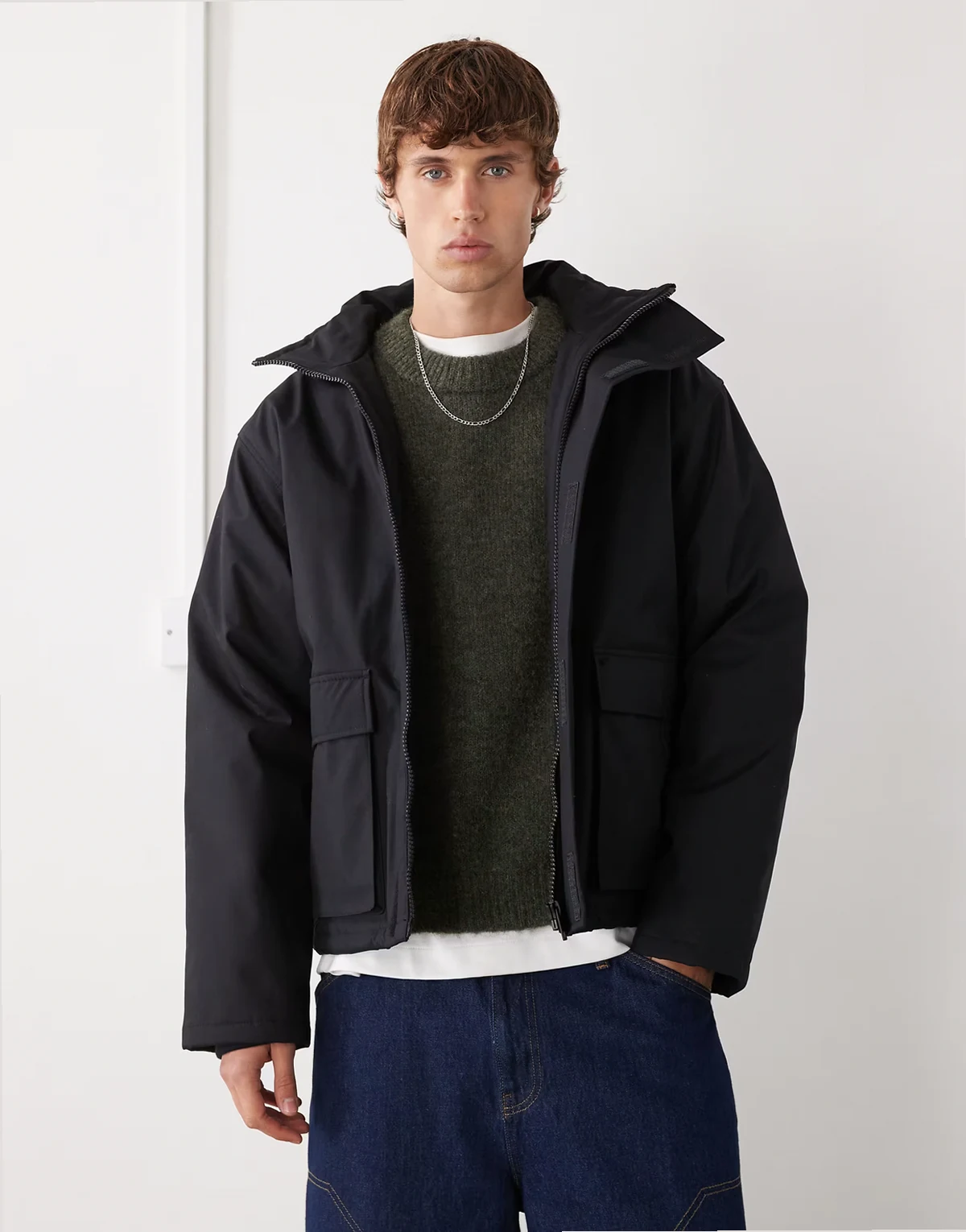 – Wattierte Utility-Jacke in Schwarz