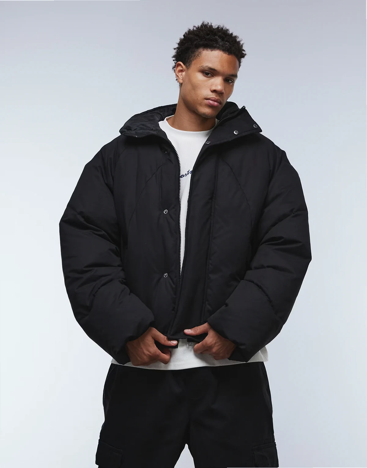 – Oversize-Pufferjacke in Schwarz mit Kapuze