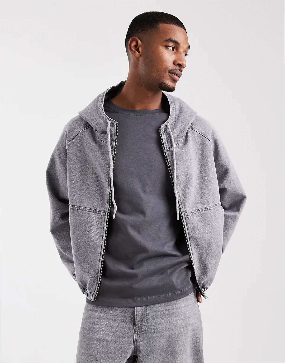 – Jeansjacke in verwaschenem Grau mit Kapuze, Kombiteil