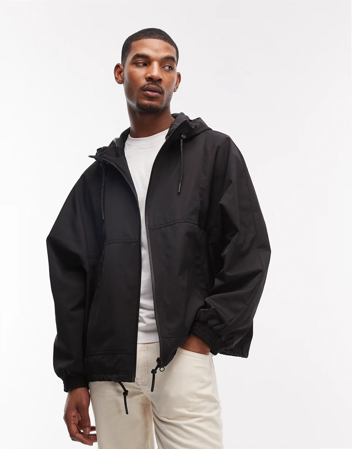 – stormMAX™ – Wasserabweisende Trainingsjacke in Schwarz mit Kapuze