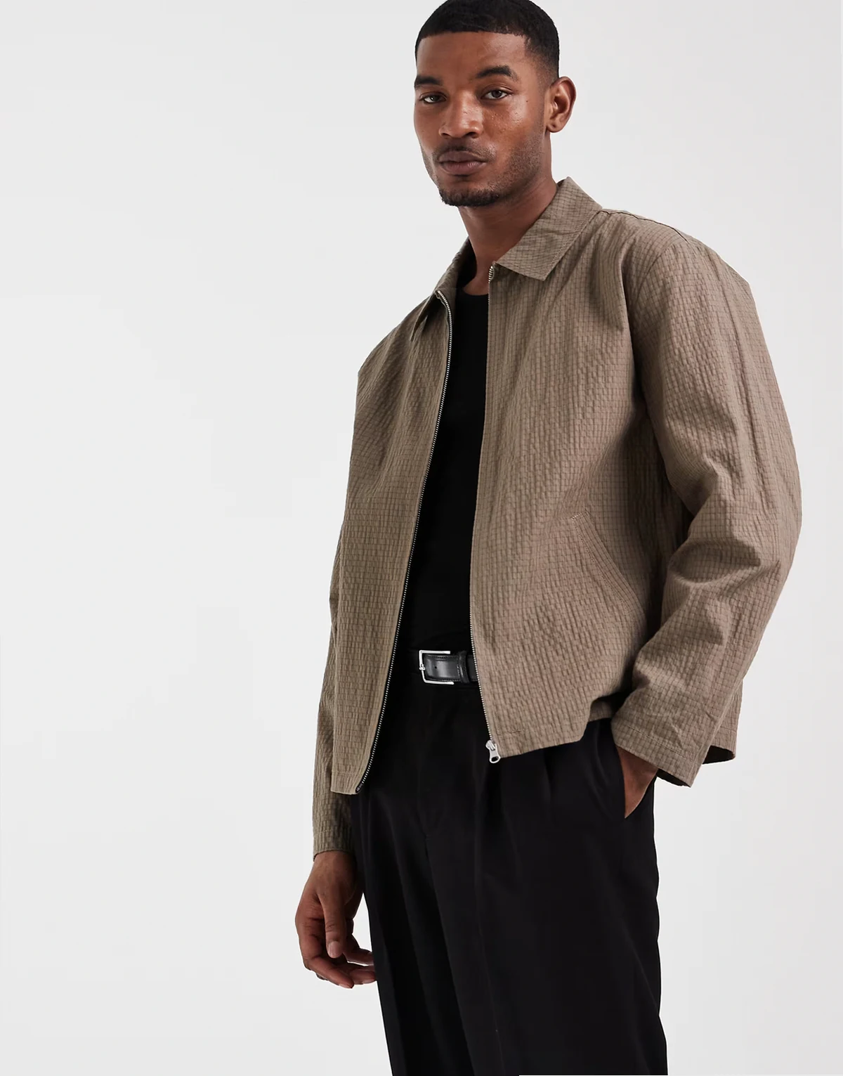 – Karierte Jacke in dunklem Steinbeige