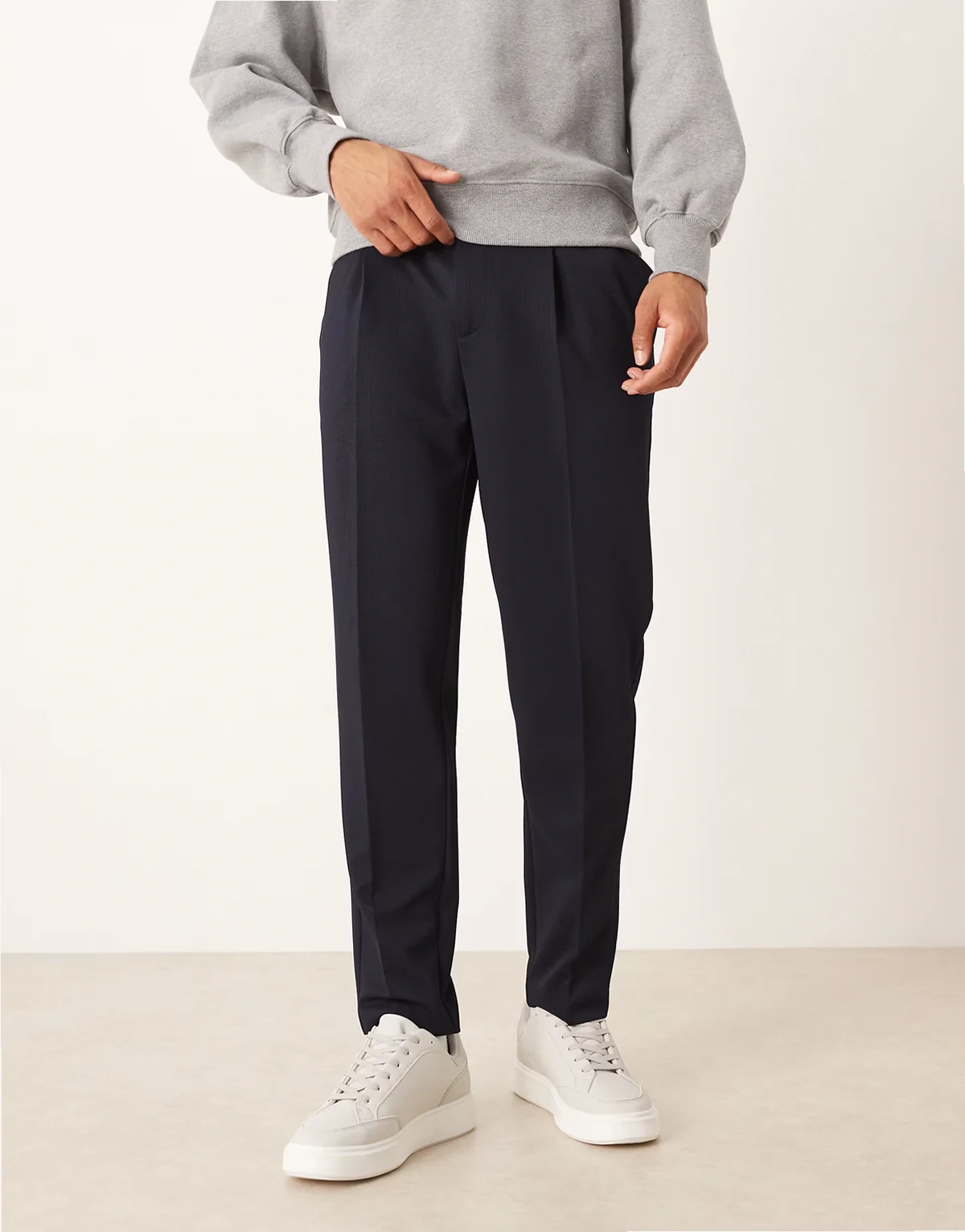 – Elegante, schmal zulaufende Hose in Marineblau mit elastischem Bund