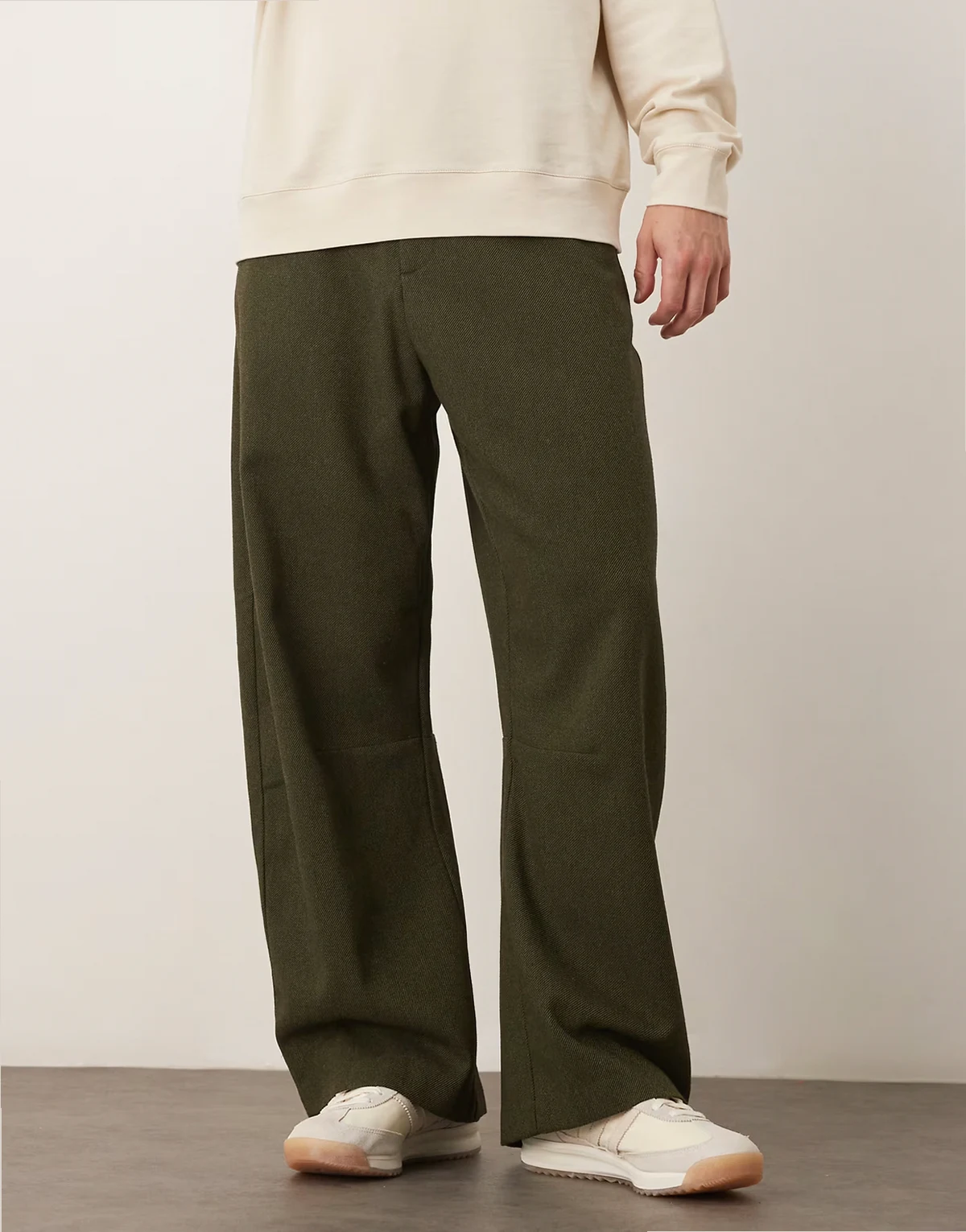– Elegante Barrel-Hose aus Twill in Dunkelgrün mit Wollanteil