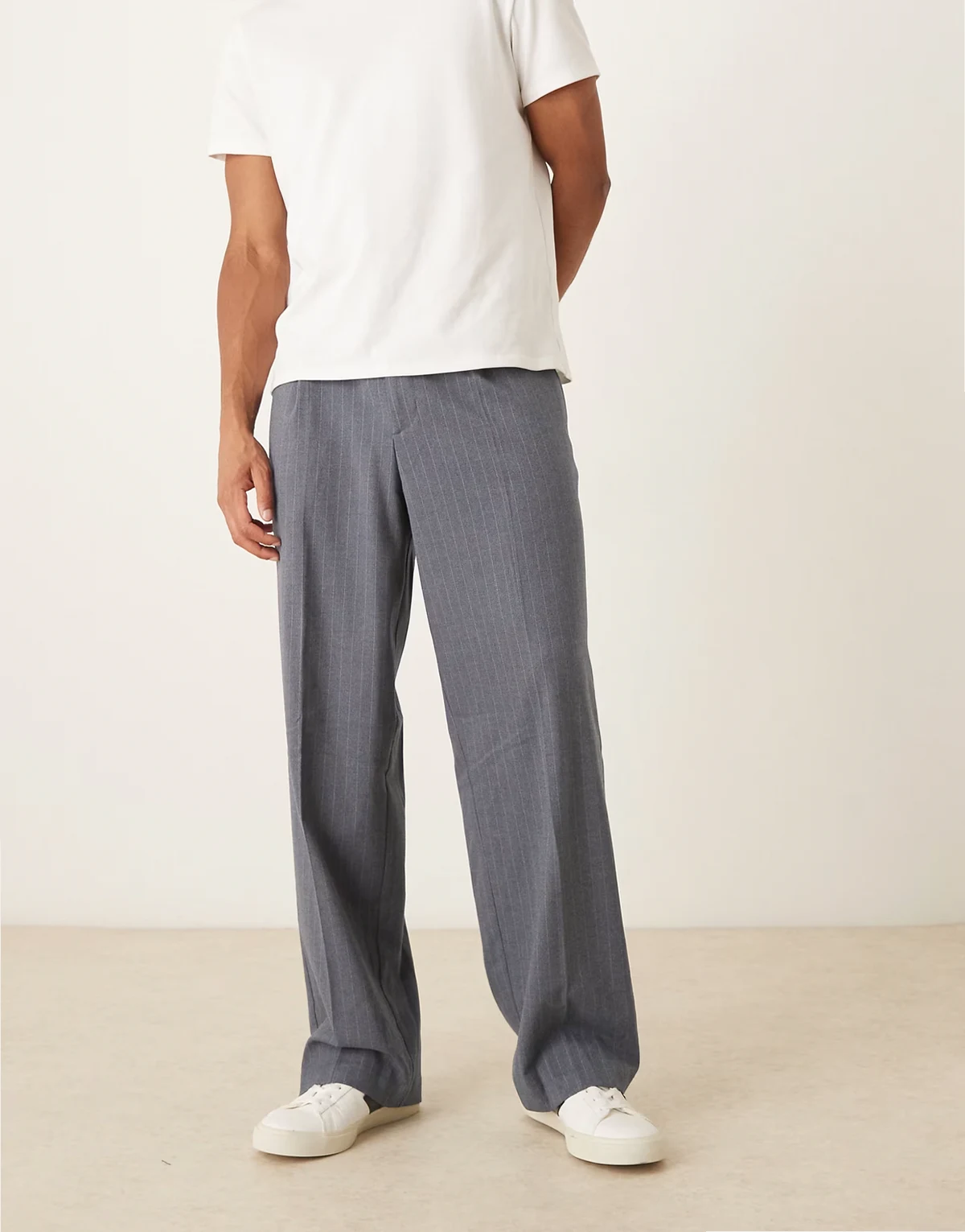 – Elegante Flanellhose in Dunkelblau mit Nadelstreifen, weitem Bein und elastischem Bund