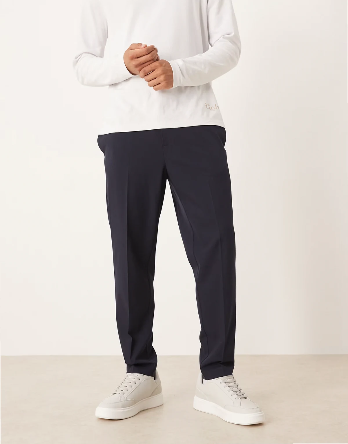 – Elegante bequeme Stretchhose in Marineblau mit schmal zulaufendem Bein und elastischem Bund