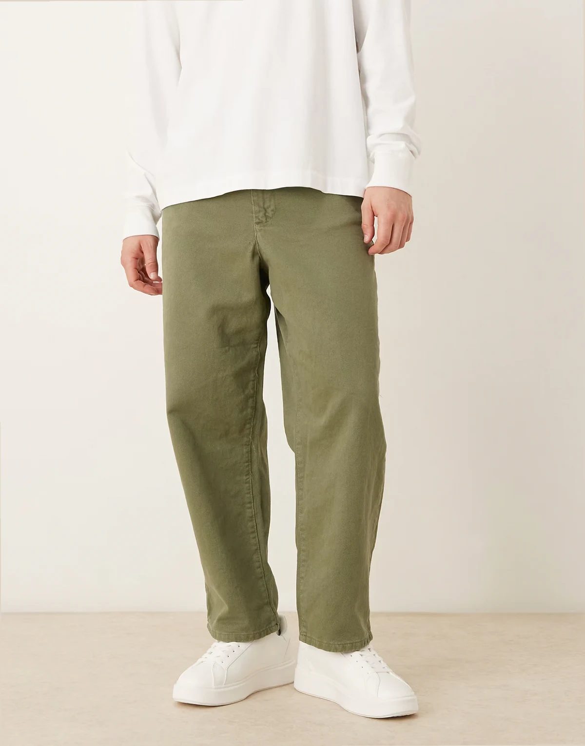 – Schmal zulaufende Relaxed-Fit-Hose in Khaki