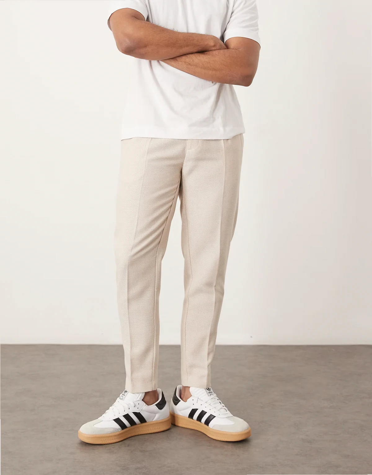 – Elegante, schmal zulaufende Wollmix-Hose in Steinbeige mit Bundfalten
