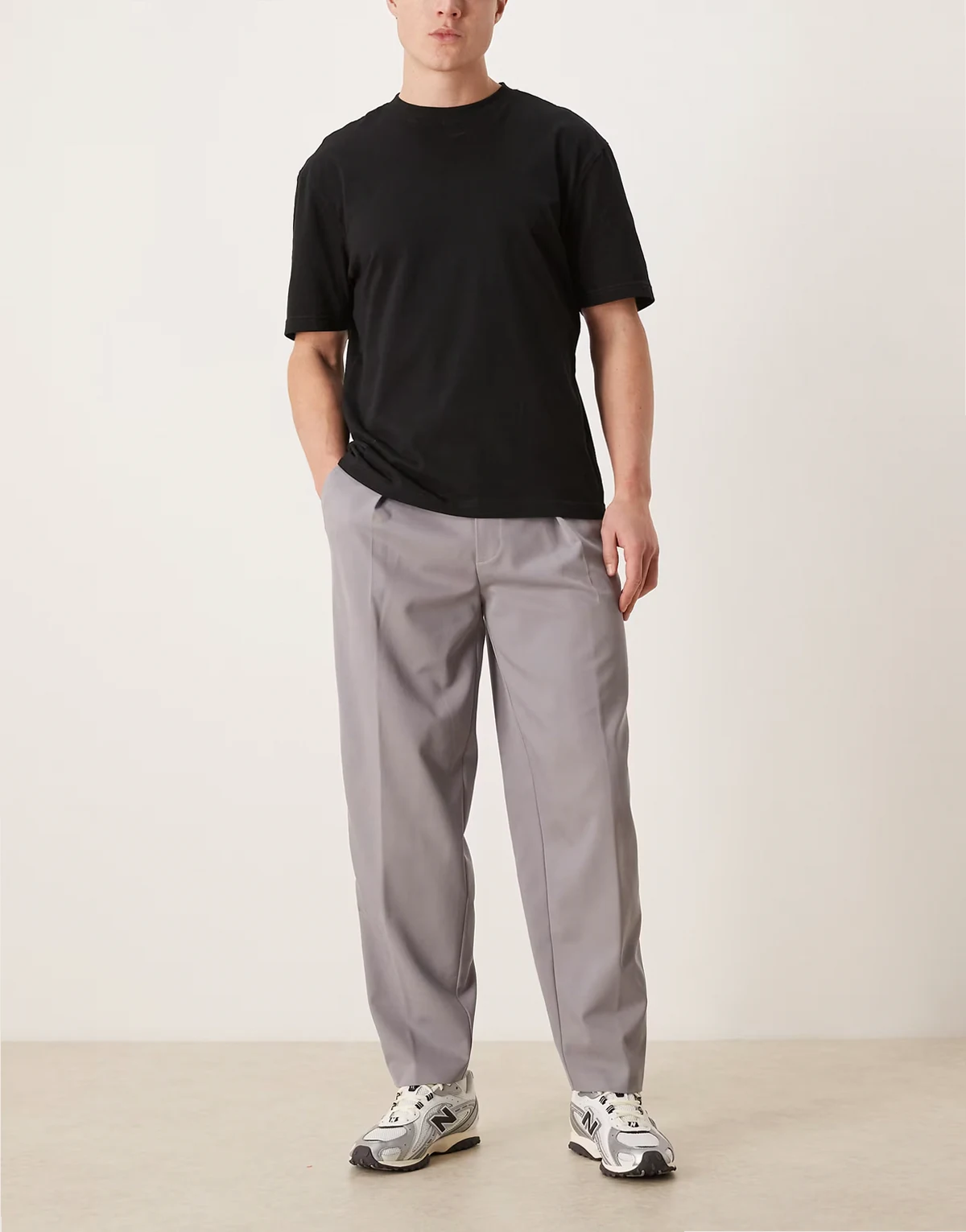 – Elegante, schmal zulaufende Twill-Hose in Hellgrau mit Oversize-Schnitt