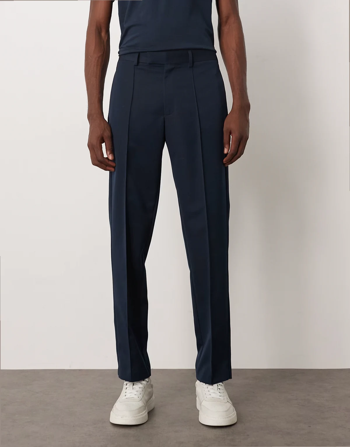 – Elegante Hose in Marineblau mit geradem Schnitt und Bundfalten
