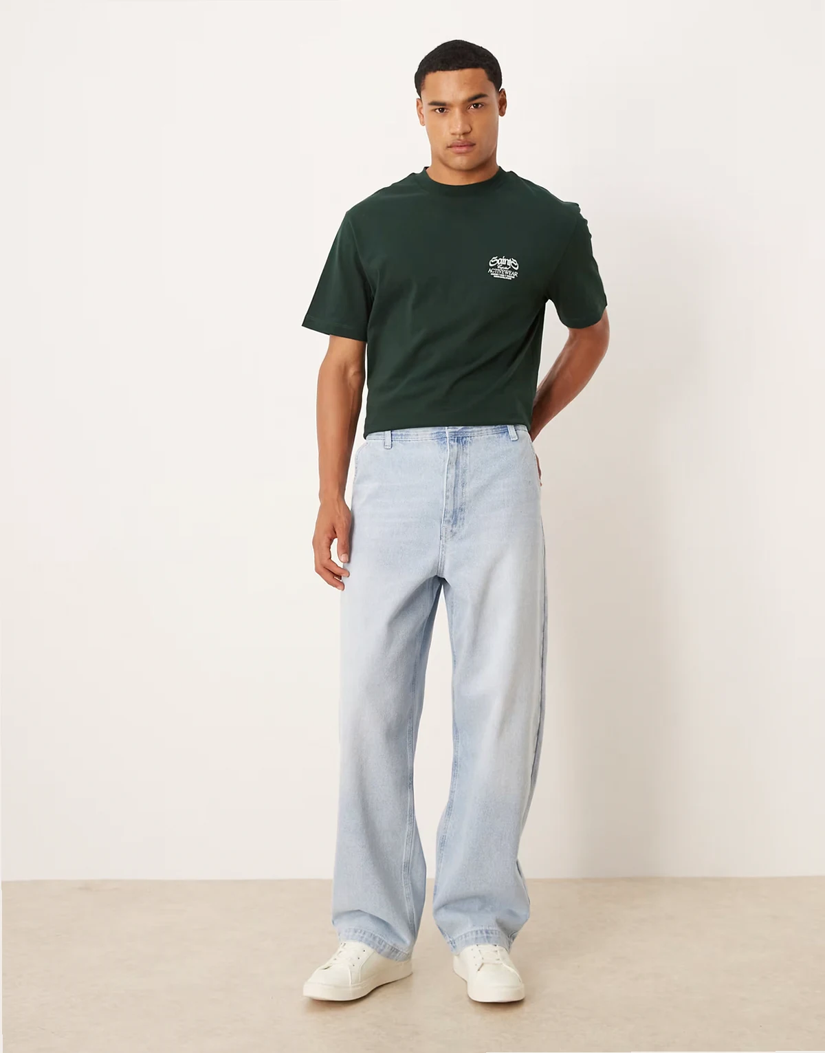 – Loose Fit Jeans in hellblauer Waschung mit geradem Schnitt