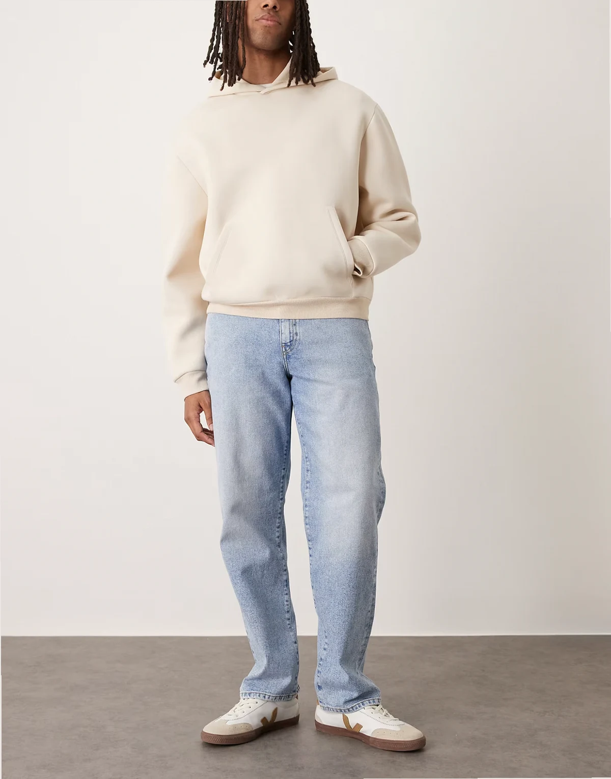 – Jeans mit geradem Schnitt in hellblauer Waschung