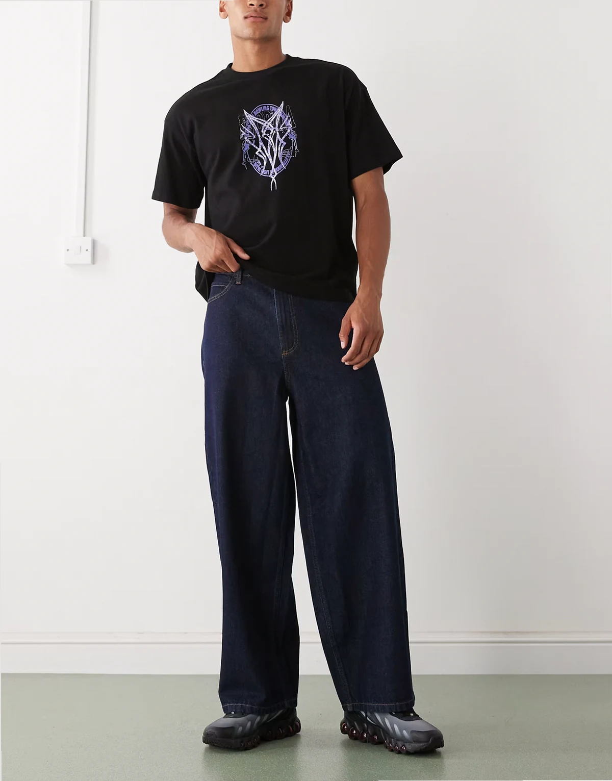 – Weit geschnittene Denim-Jeans in Indigoblau