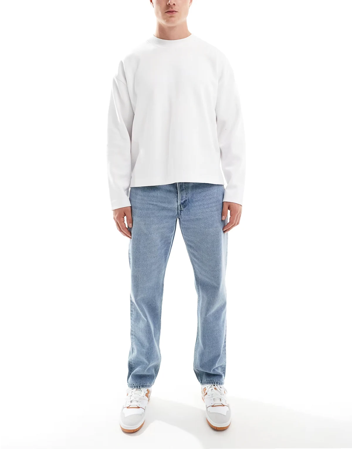 straight fit jeans in light blue wash